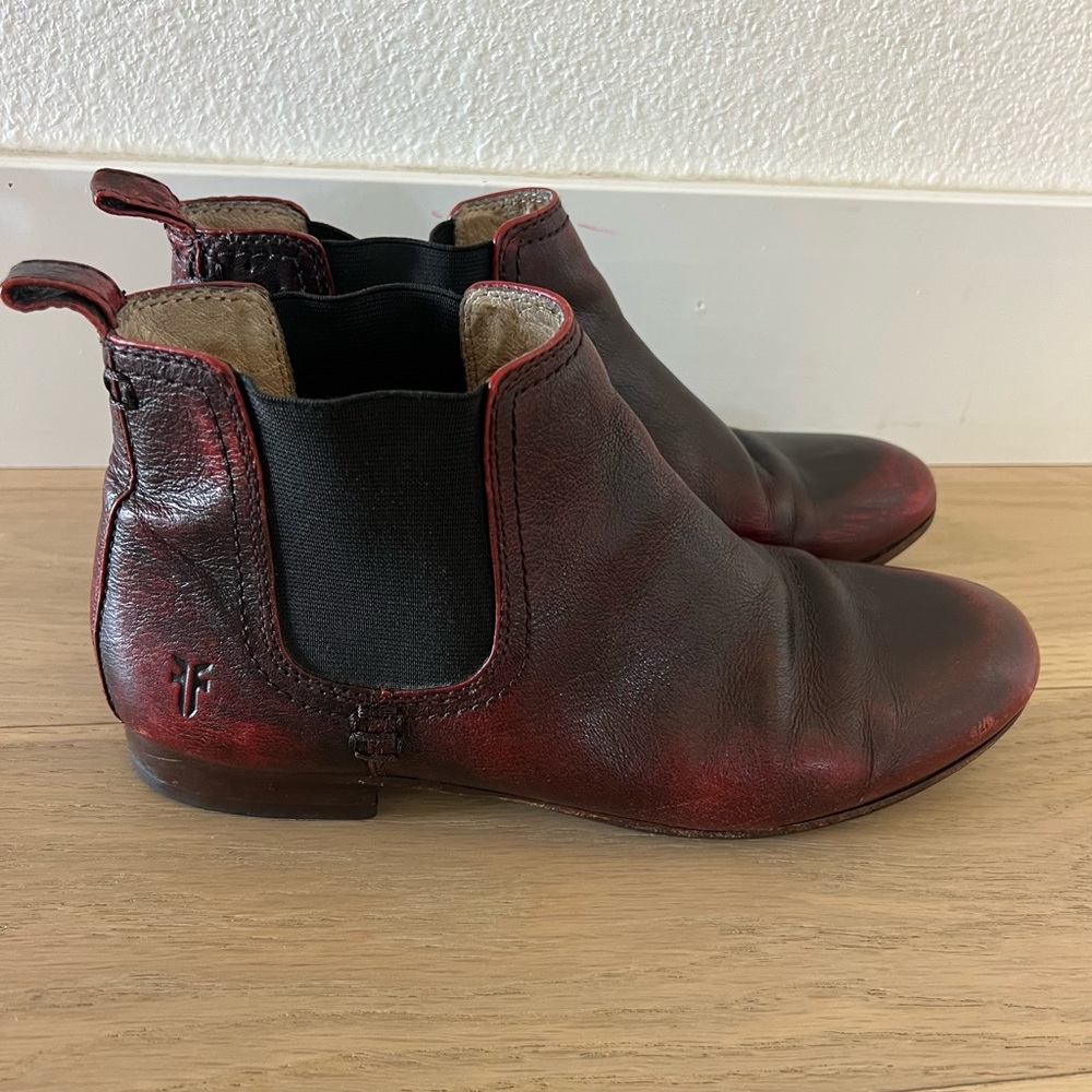 Frye women’s Chelsea ankle boot size 8.5